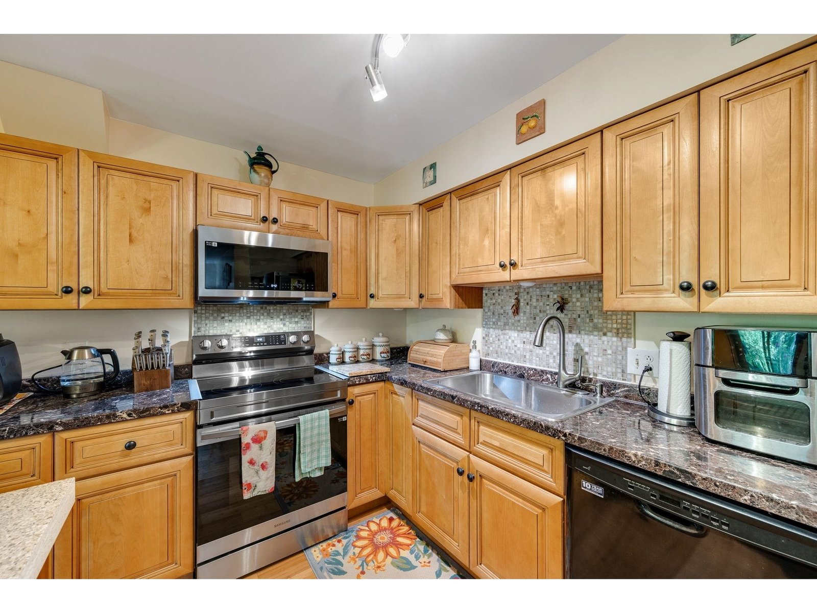 25 Baycrest Drive, Unit 605