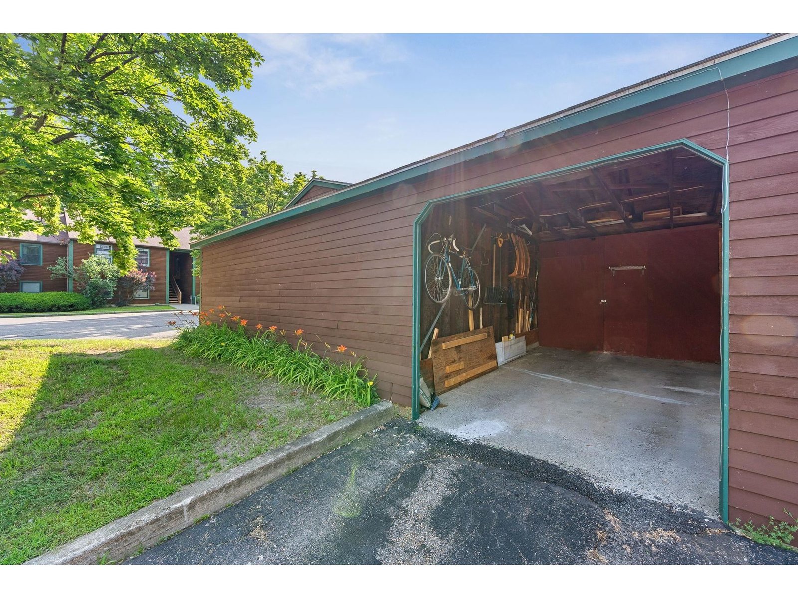 25 Baycrest Drive, Unit 605