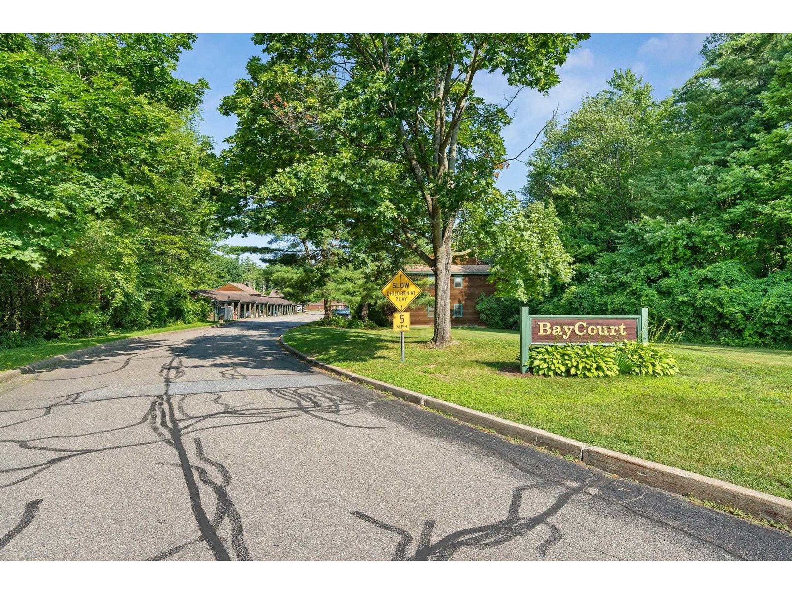 25 Baycrest Drive, Unit 605