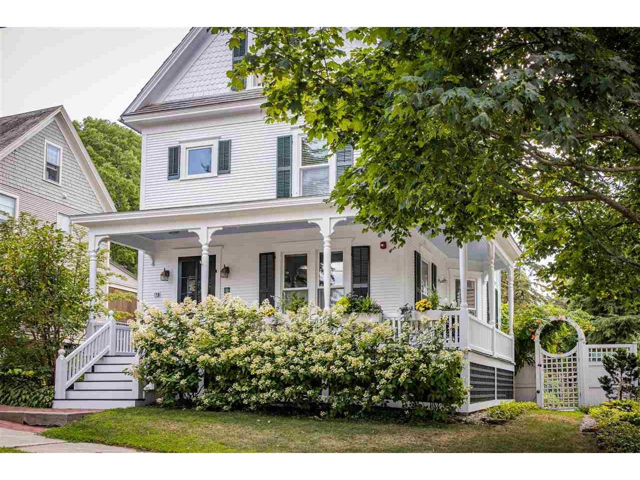 25 Bayview Street