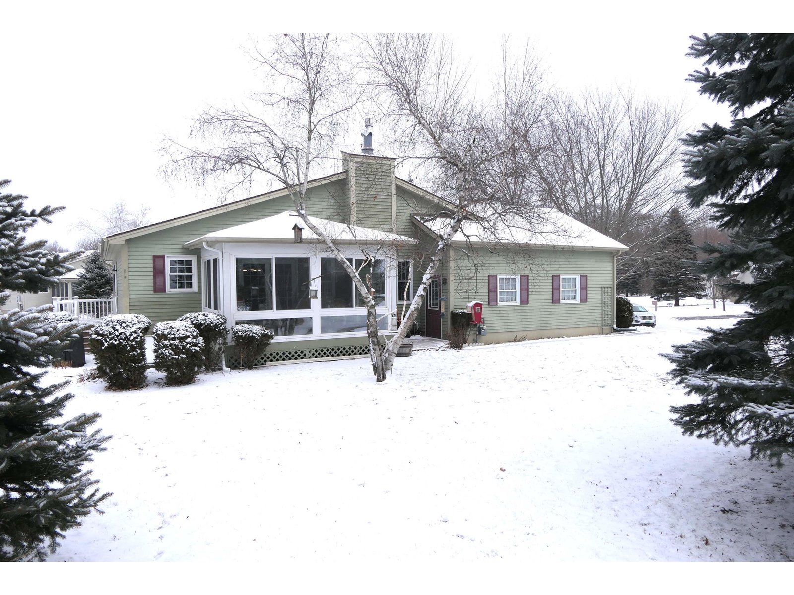 25 Country Club Estates