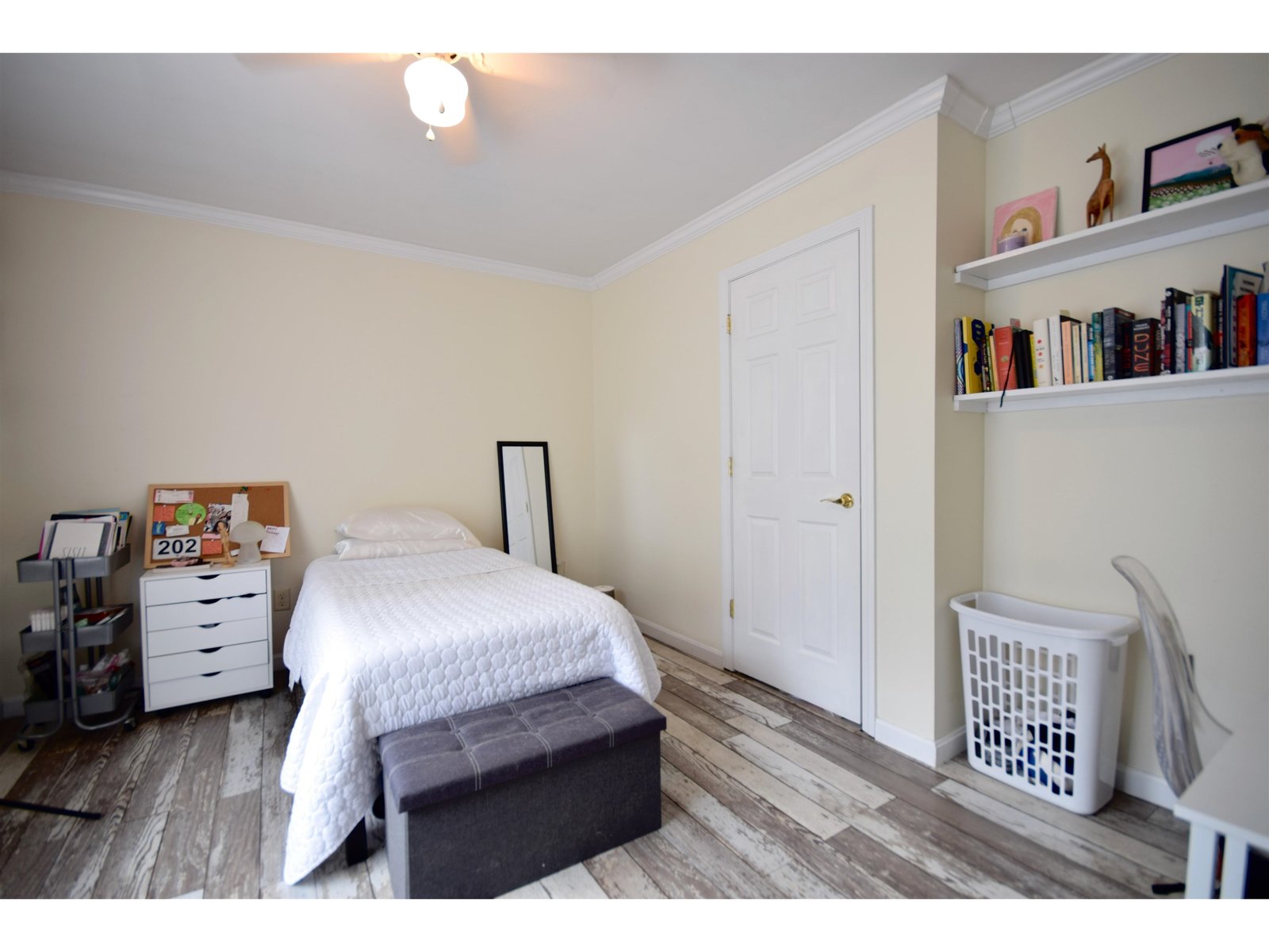 2nd bedroom