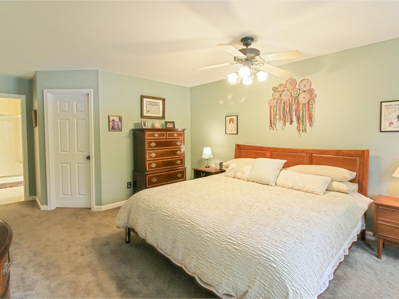 With Walk-in Closet