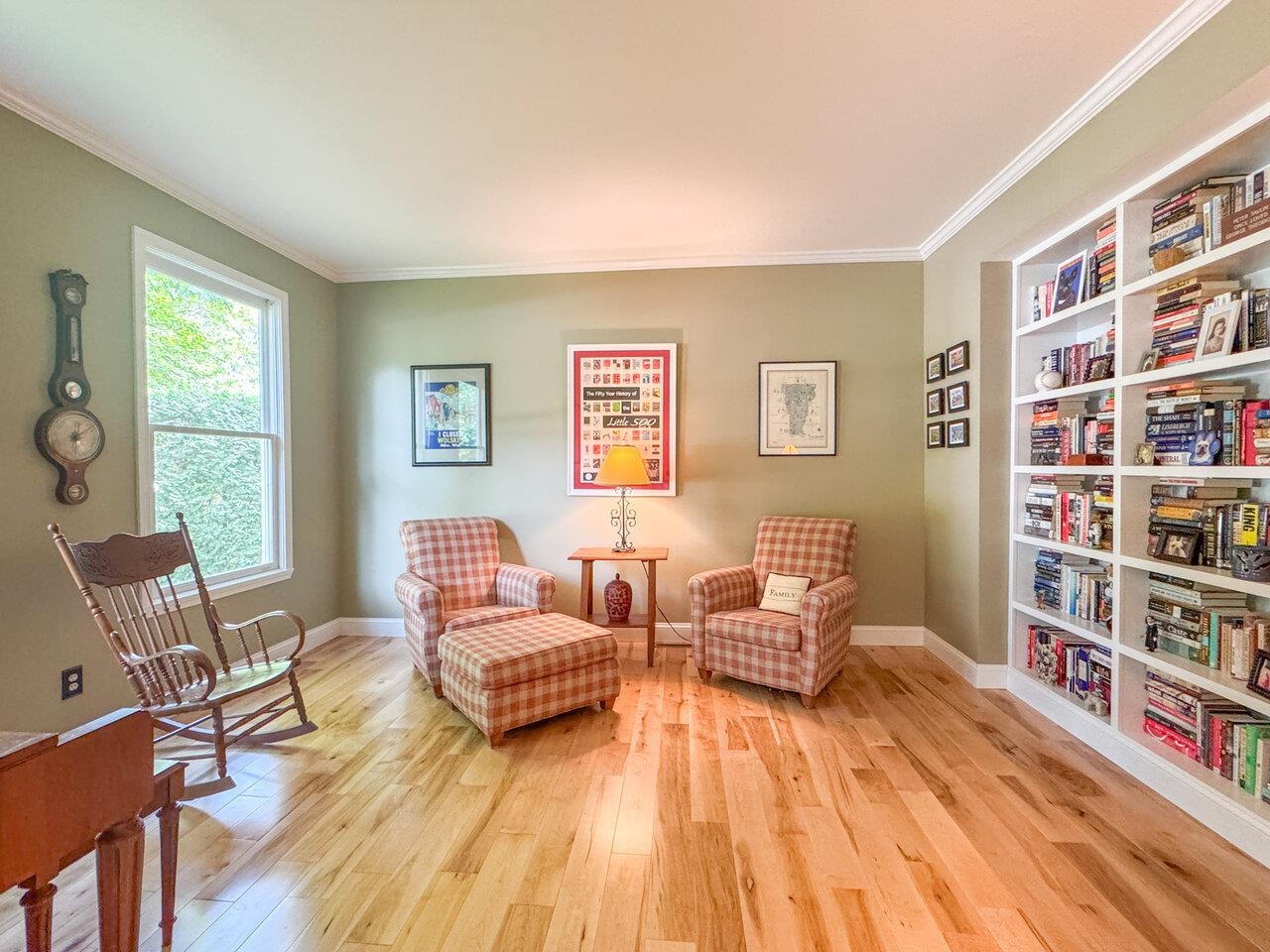 Den with Built-ins