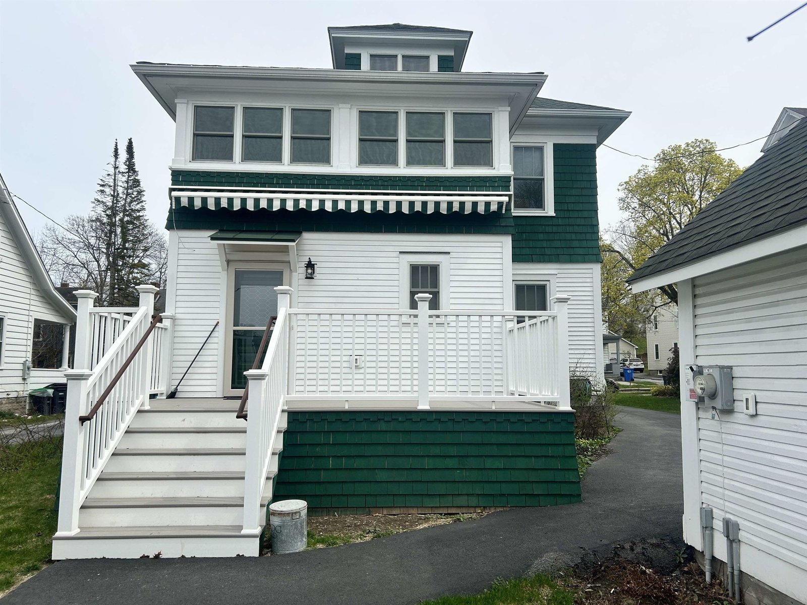 25 University Terrace