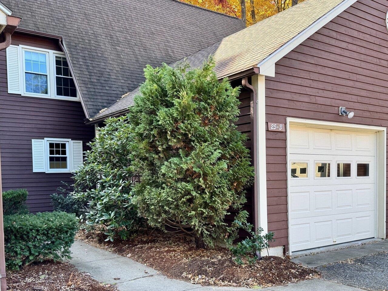 25 Woodbine by the Lake, Unit 3