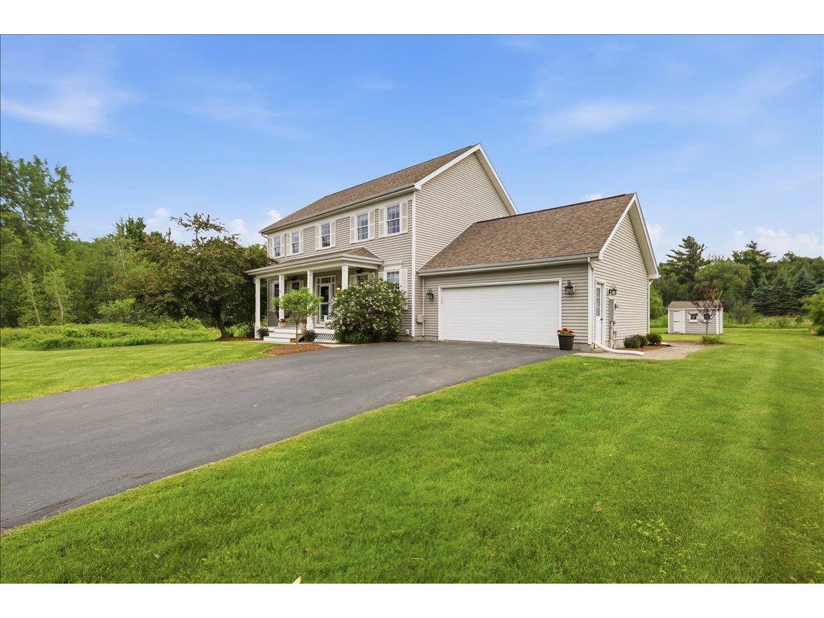 Gorgeous lawn bordering common land
