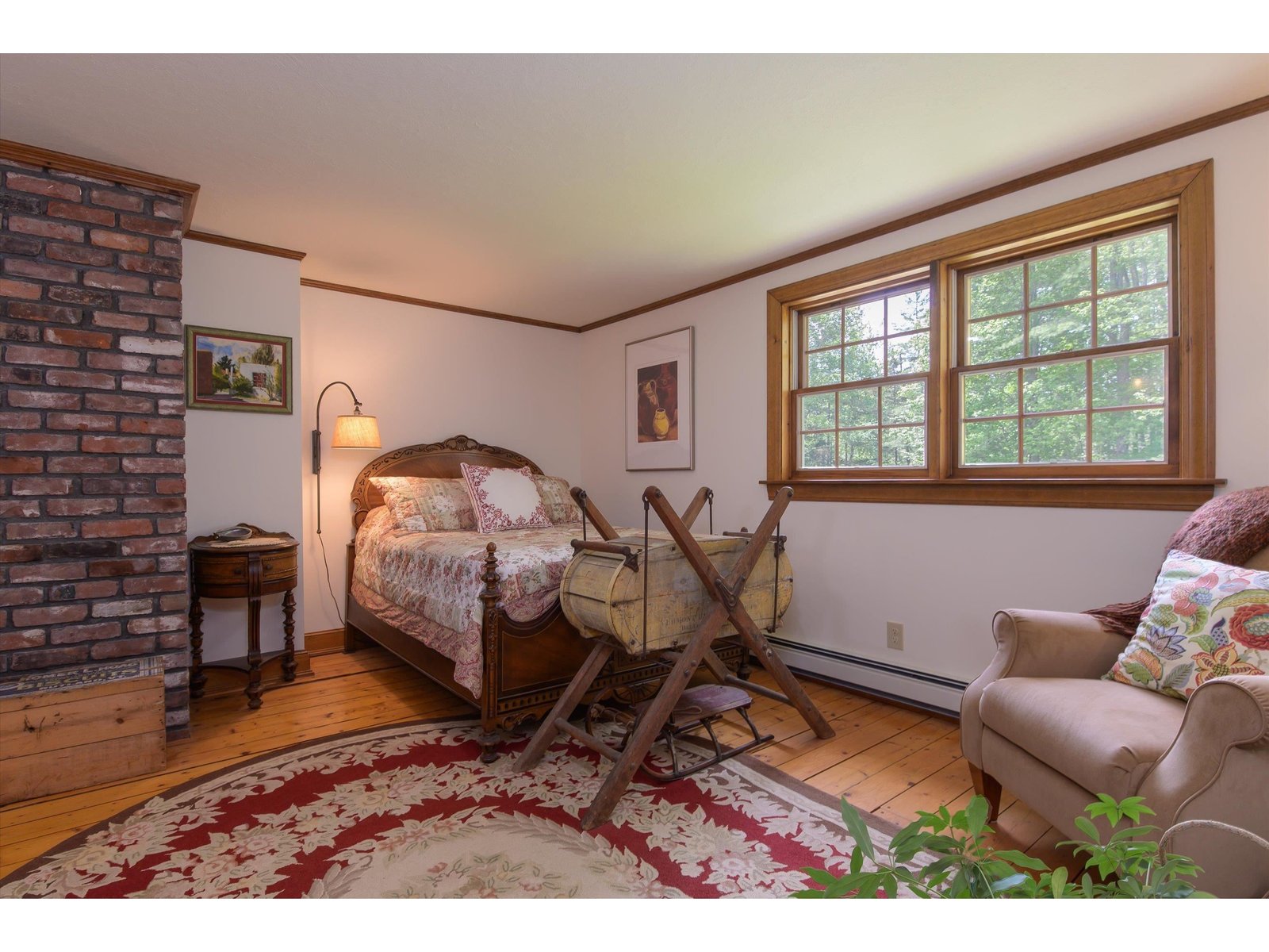 Guest bedroom 2 with full bed