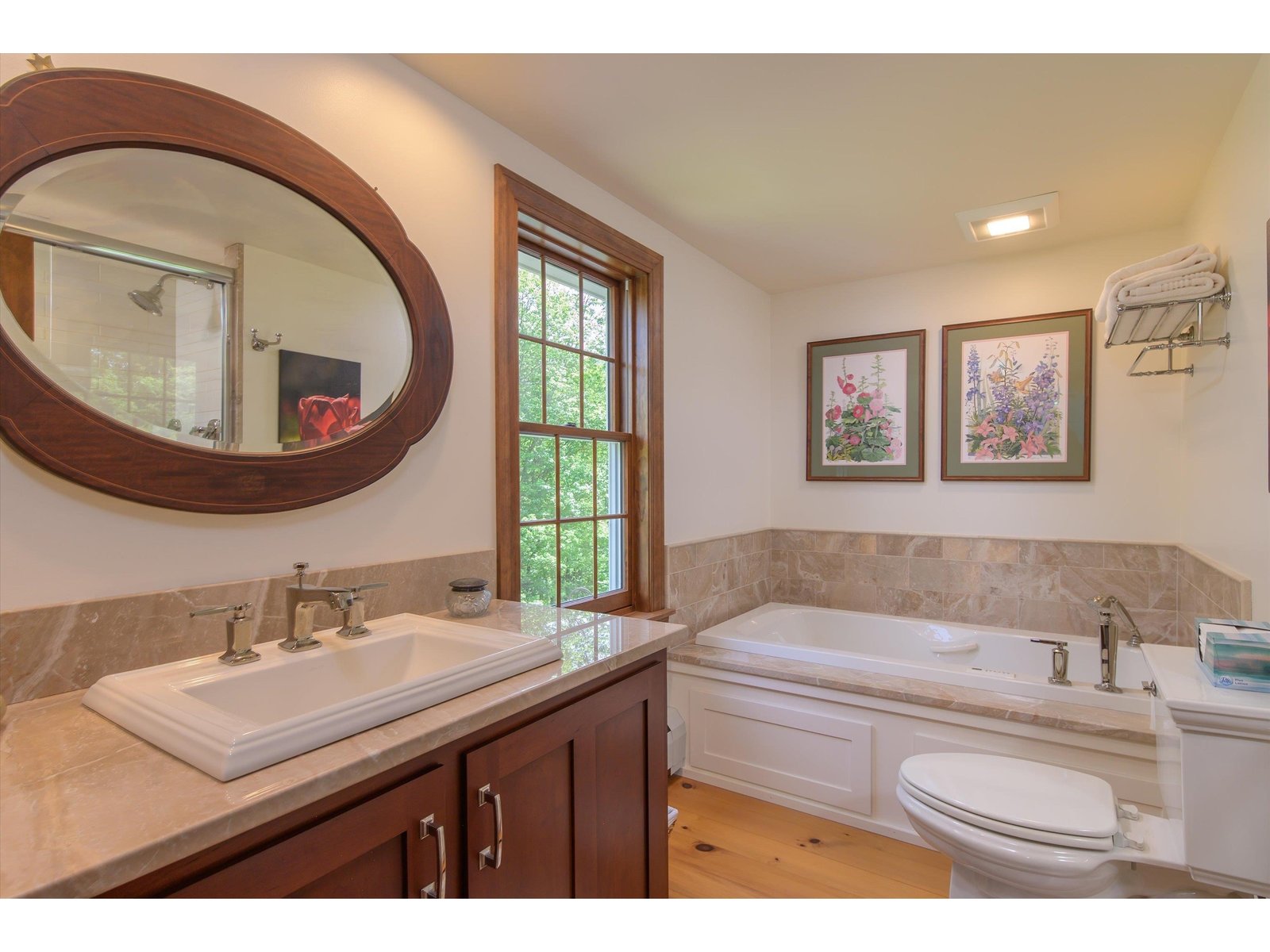 Hall full bath on upper level