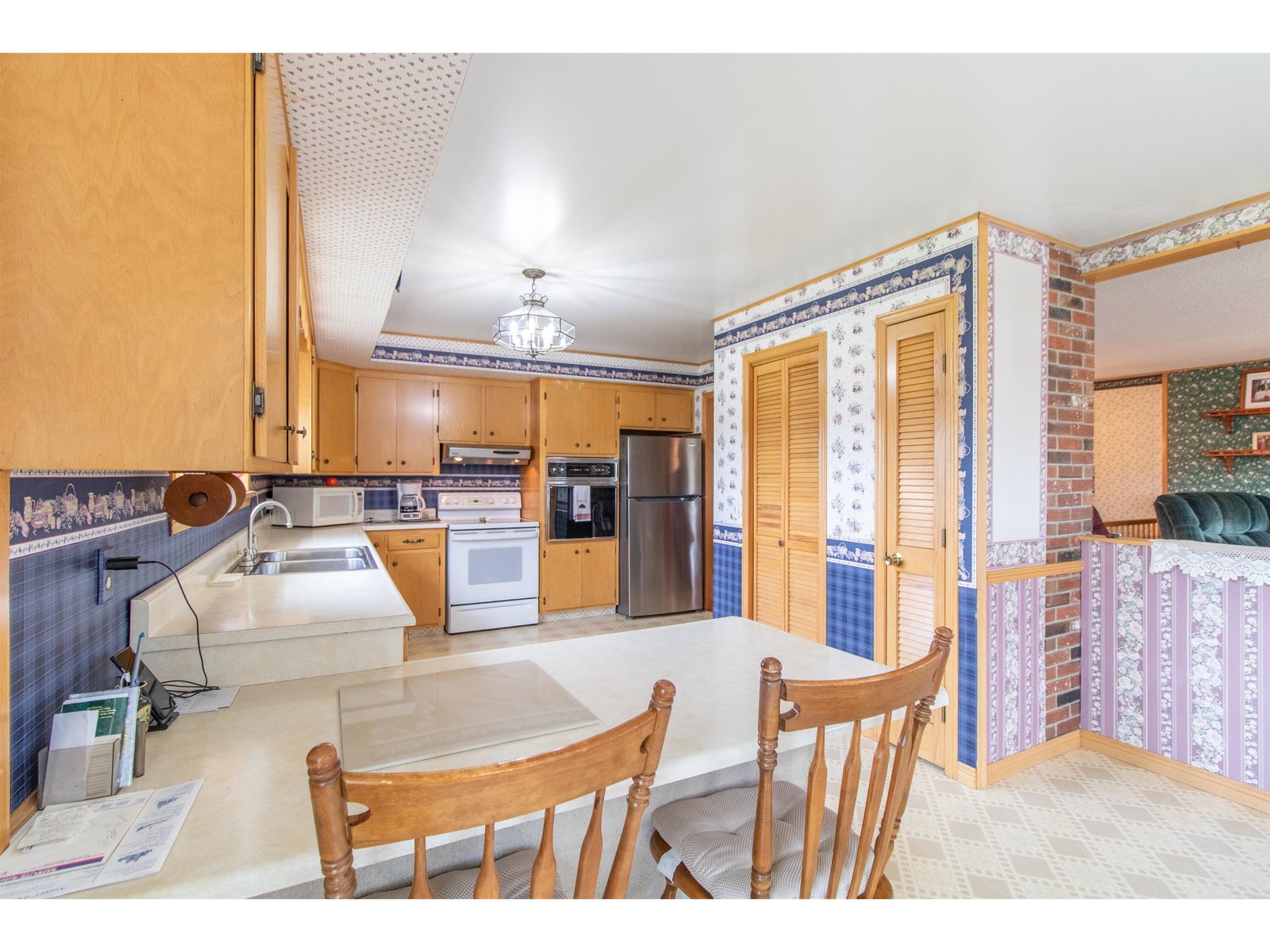Eat-in Kitchen