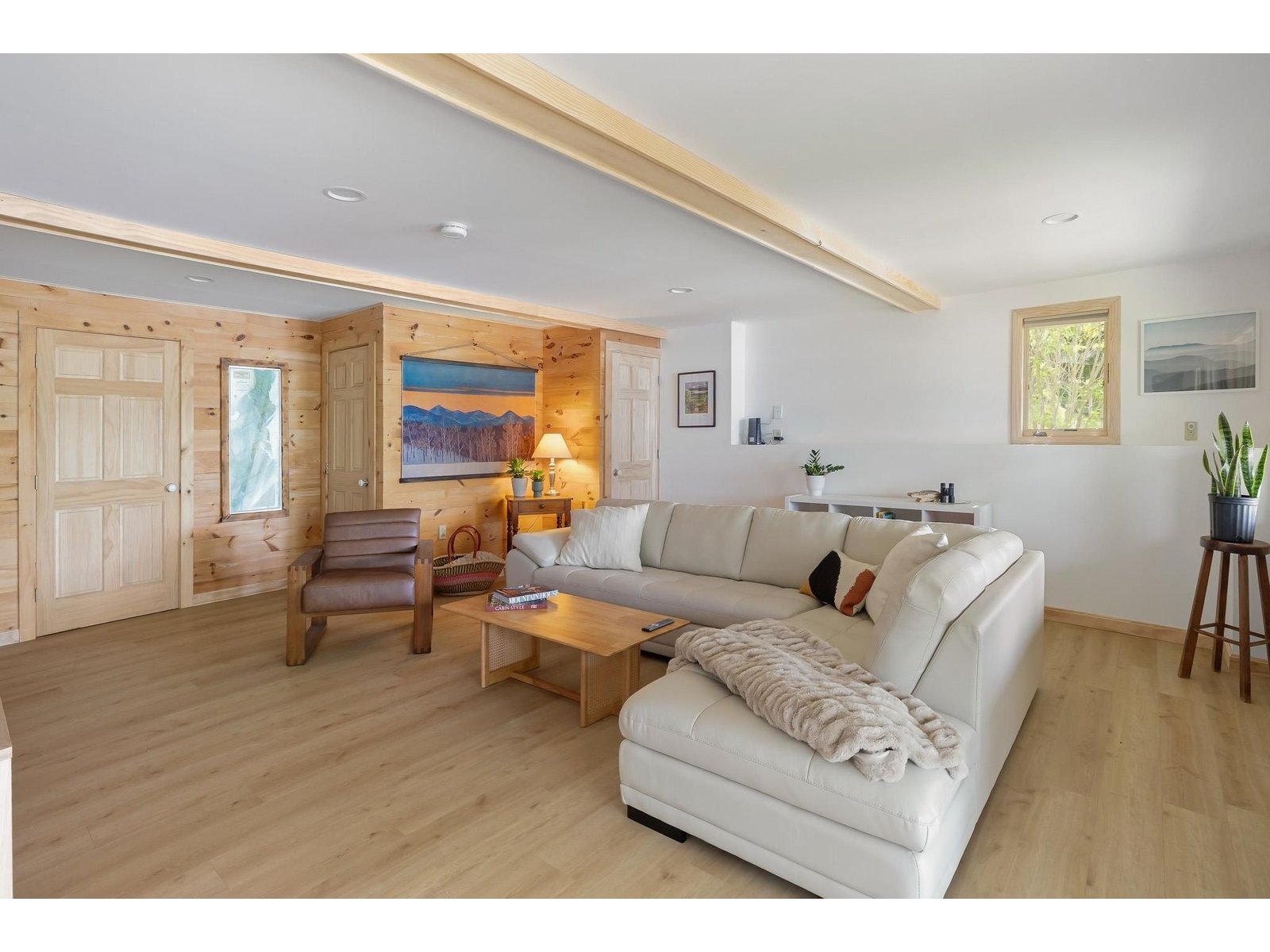 256 Lakeside Lane