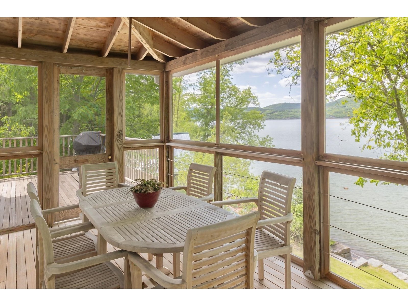 256 Lakeside Lane