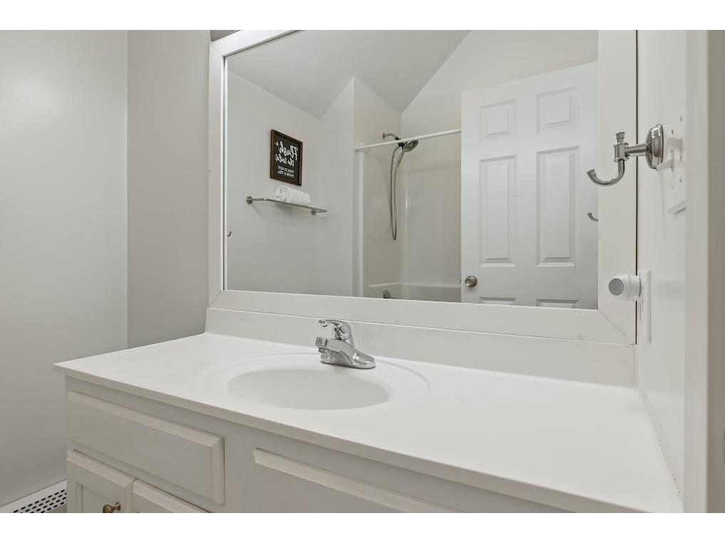 Bath in second bedroom