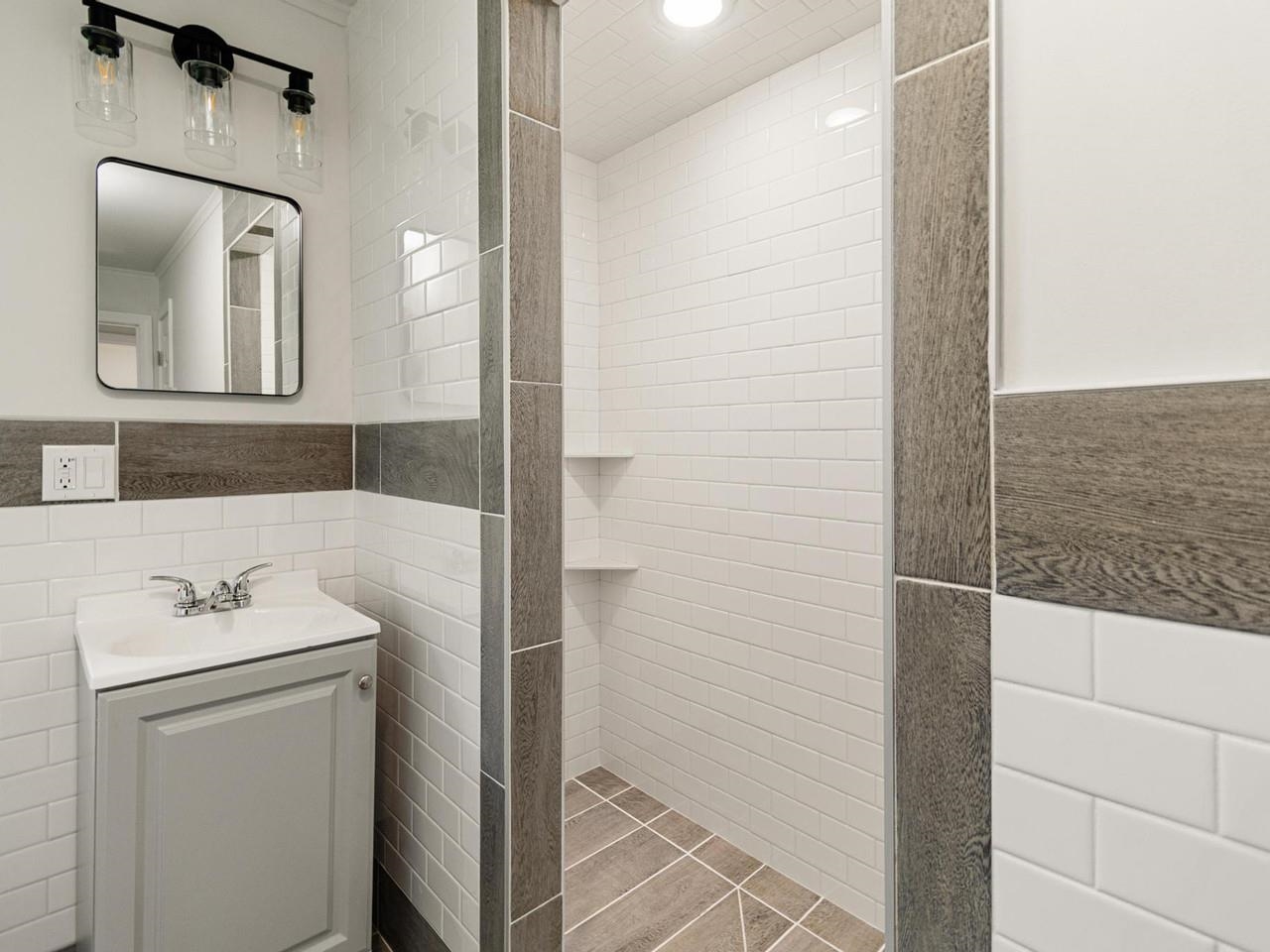1st Floor Bath