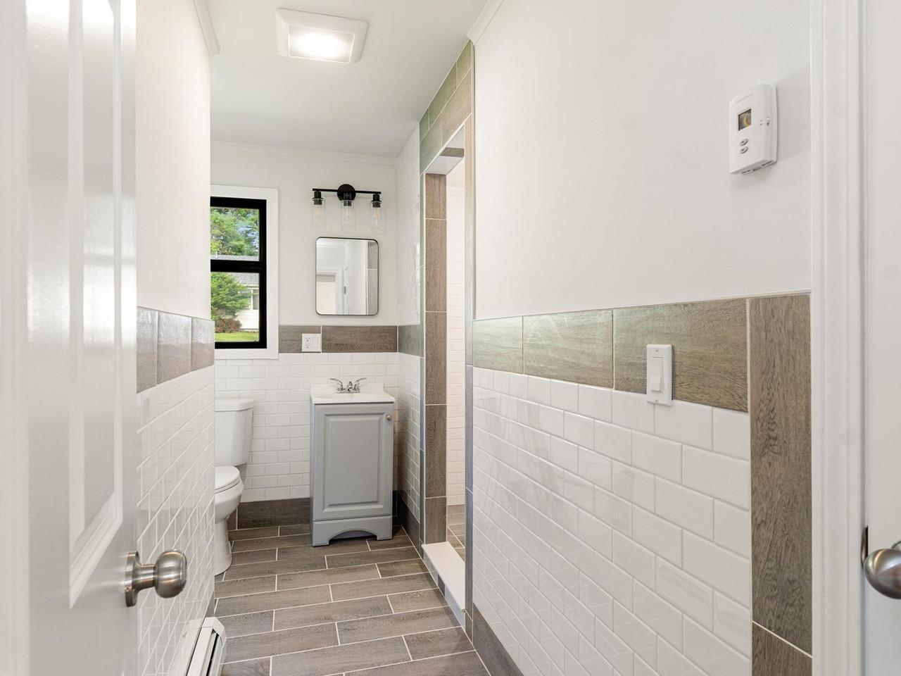 1st Floor Bath