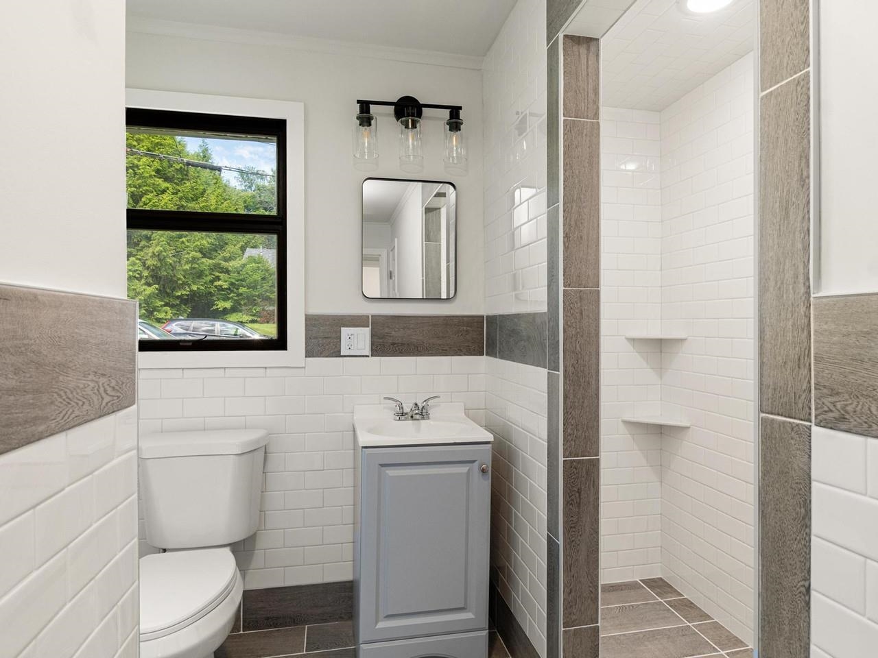 1st Floor Bath