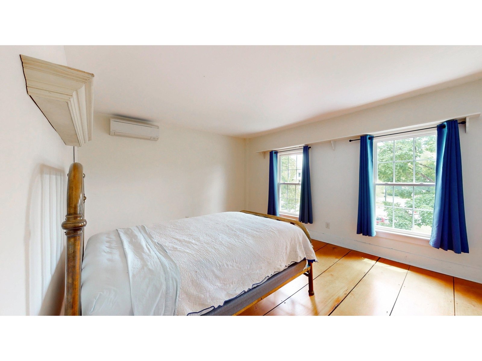 Larger Upstairs Bedroom