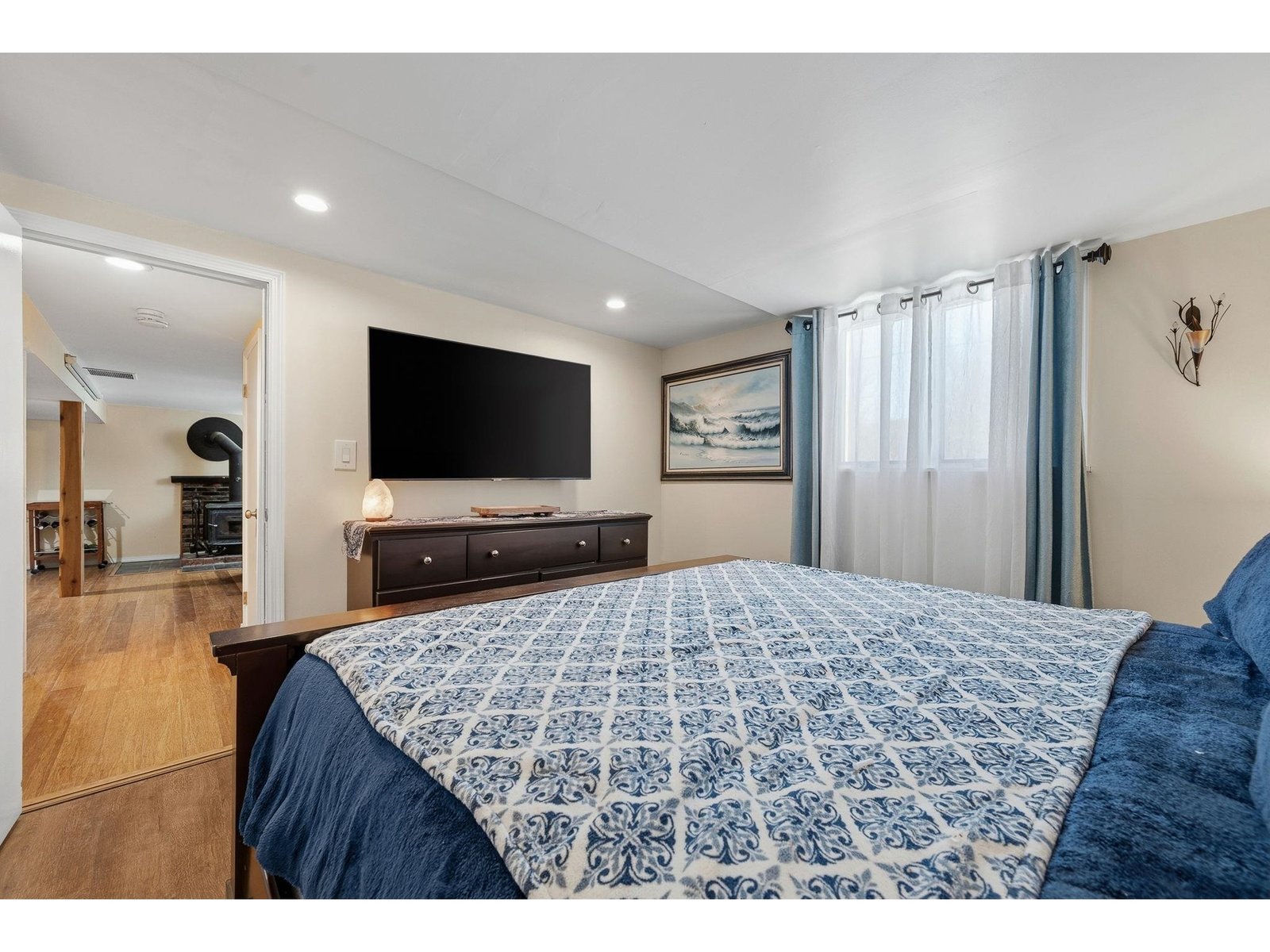 Lower bedroom