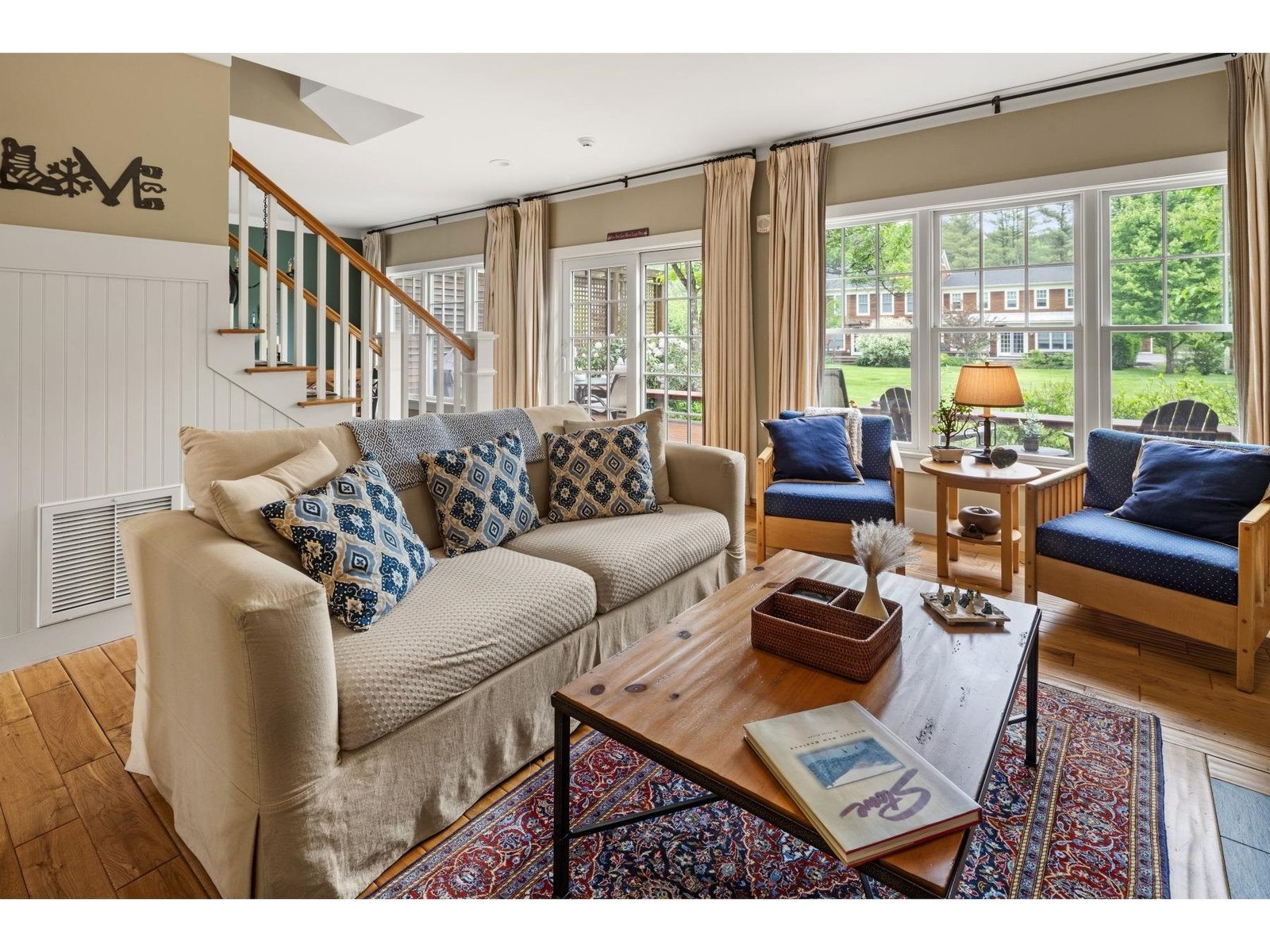 Livingroom Windows Overlook Beautiful Common Land