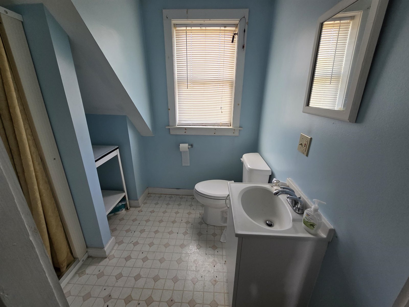 2nd floor 3/4 bath