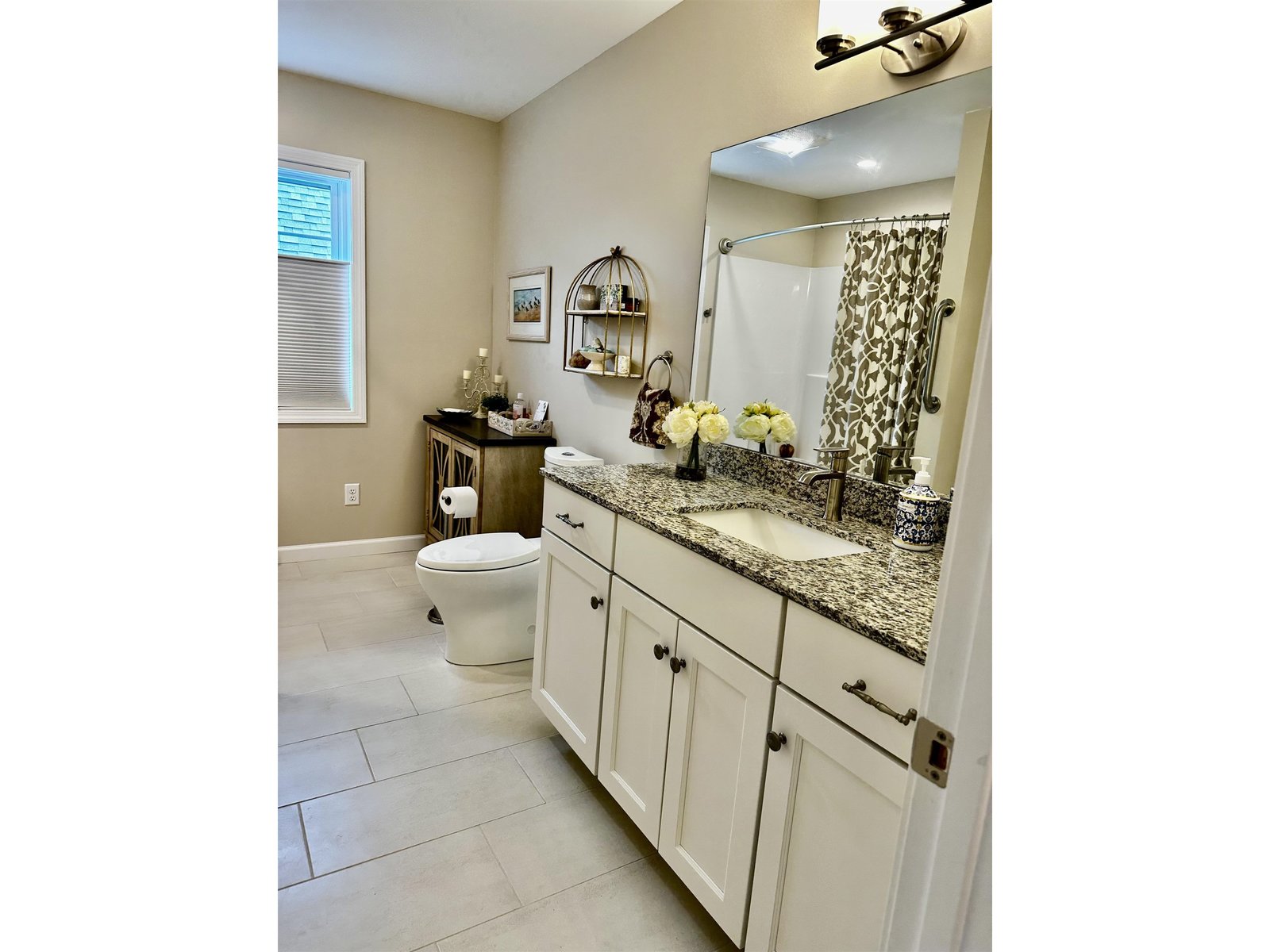 Upstairs Full Bath