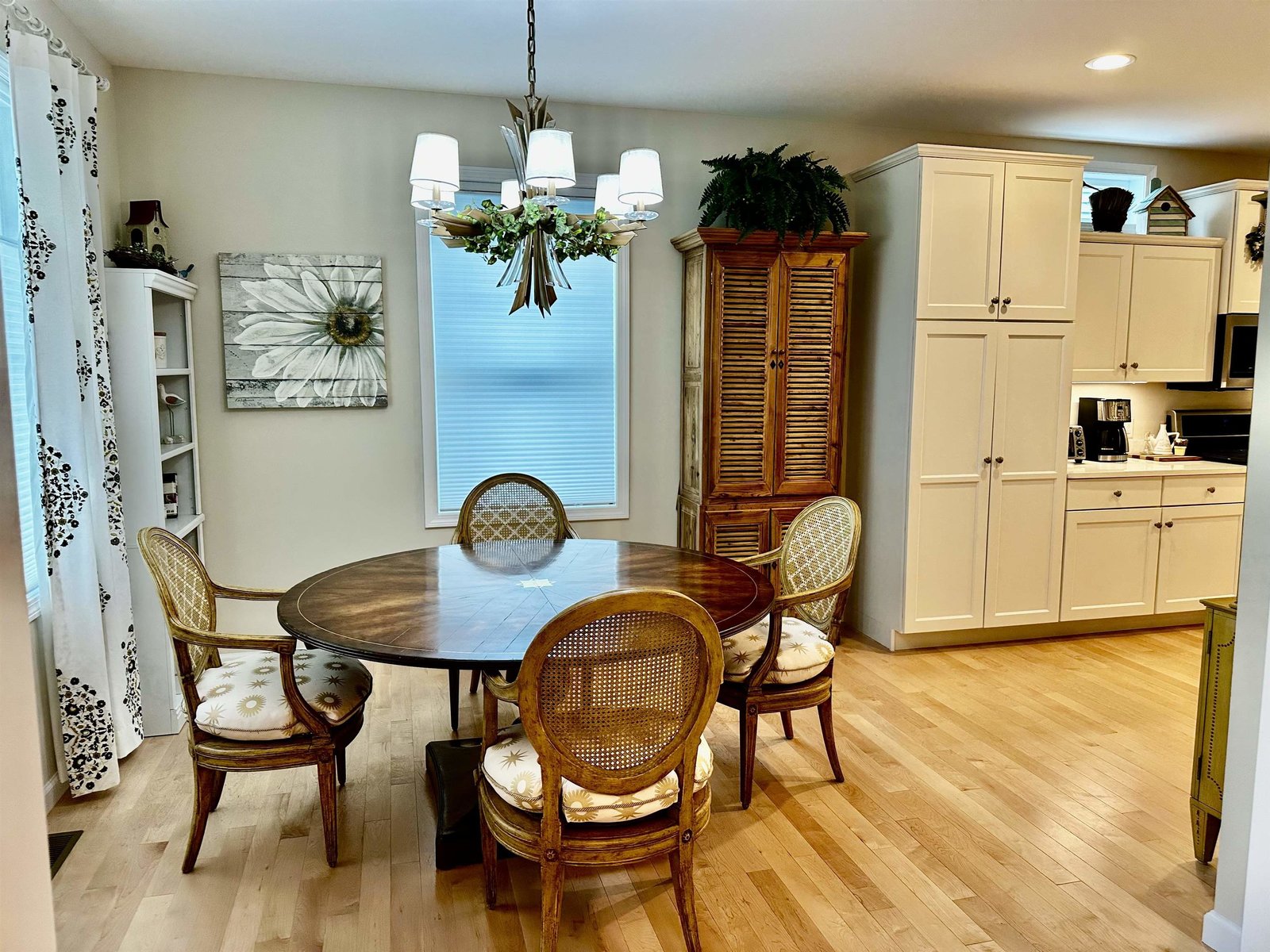 Dining/Kitchen
