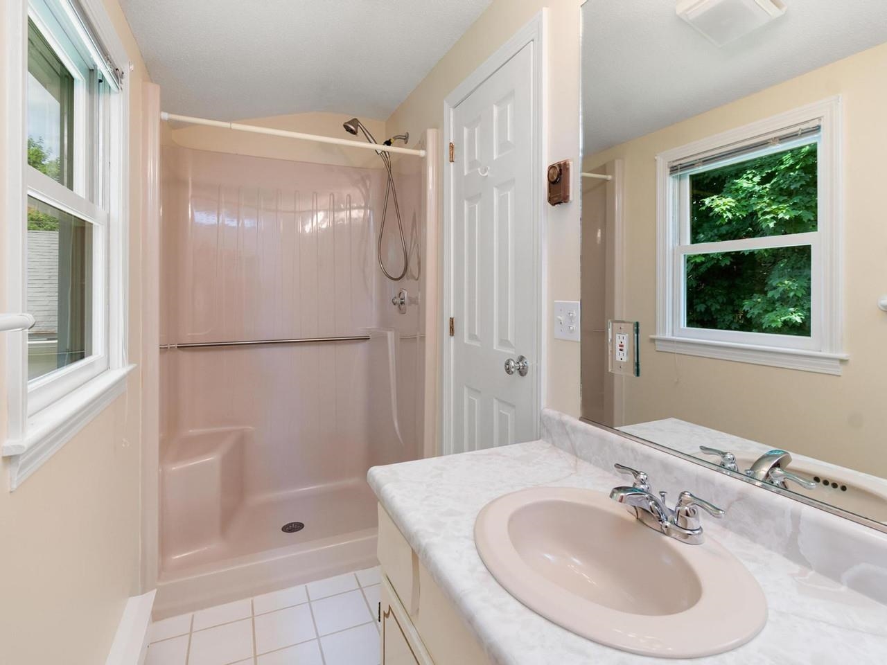 With 3/4 Bathroom