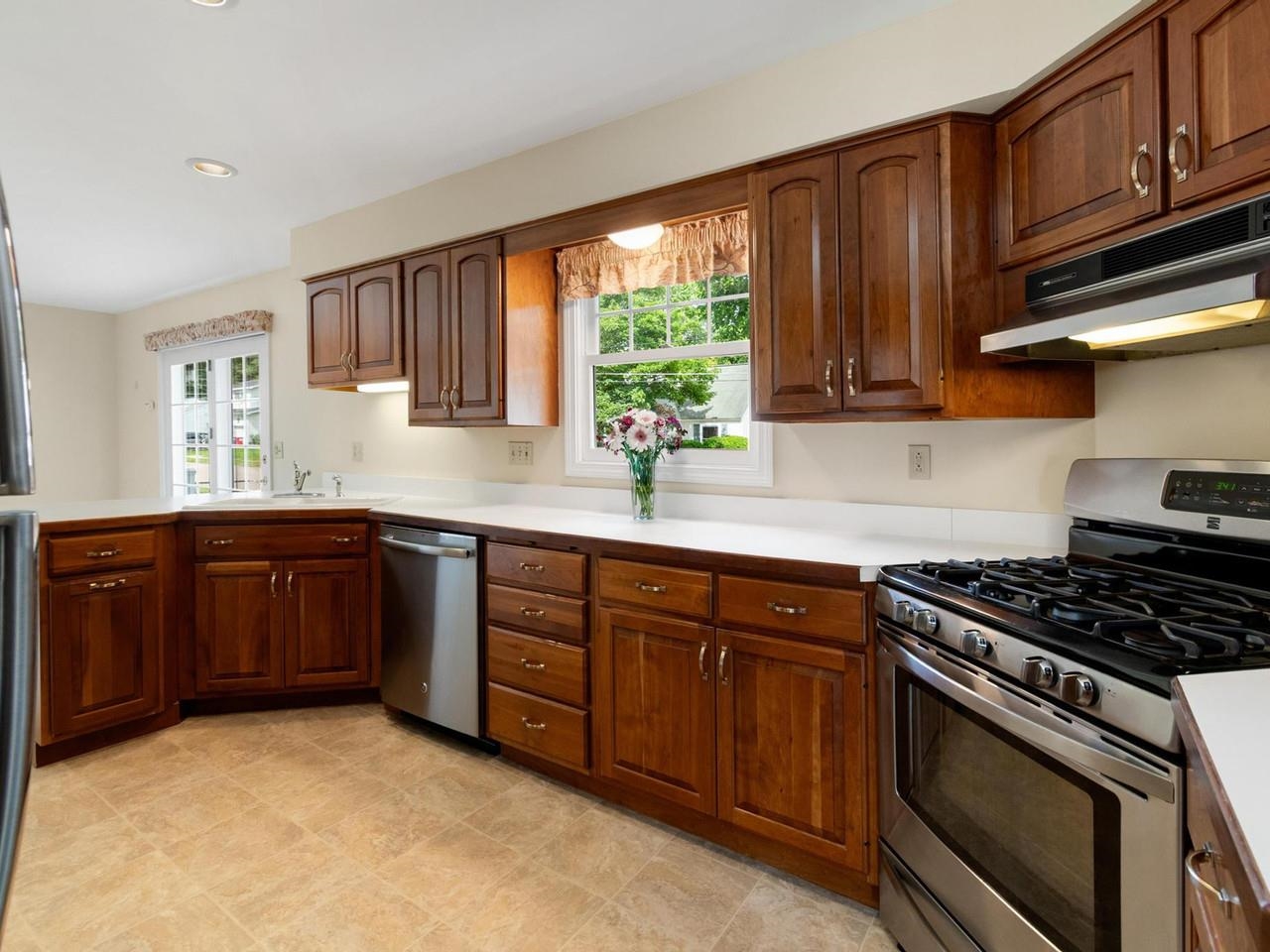 Kitchen w/Cherry Cabinets