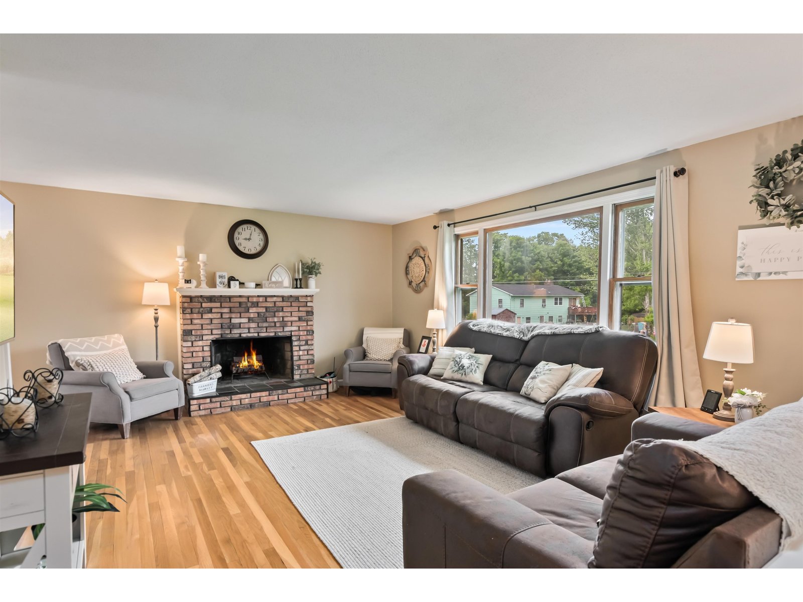 27 Brookside Drive