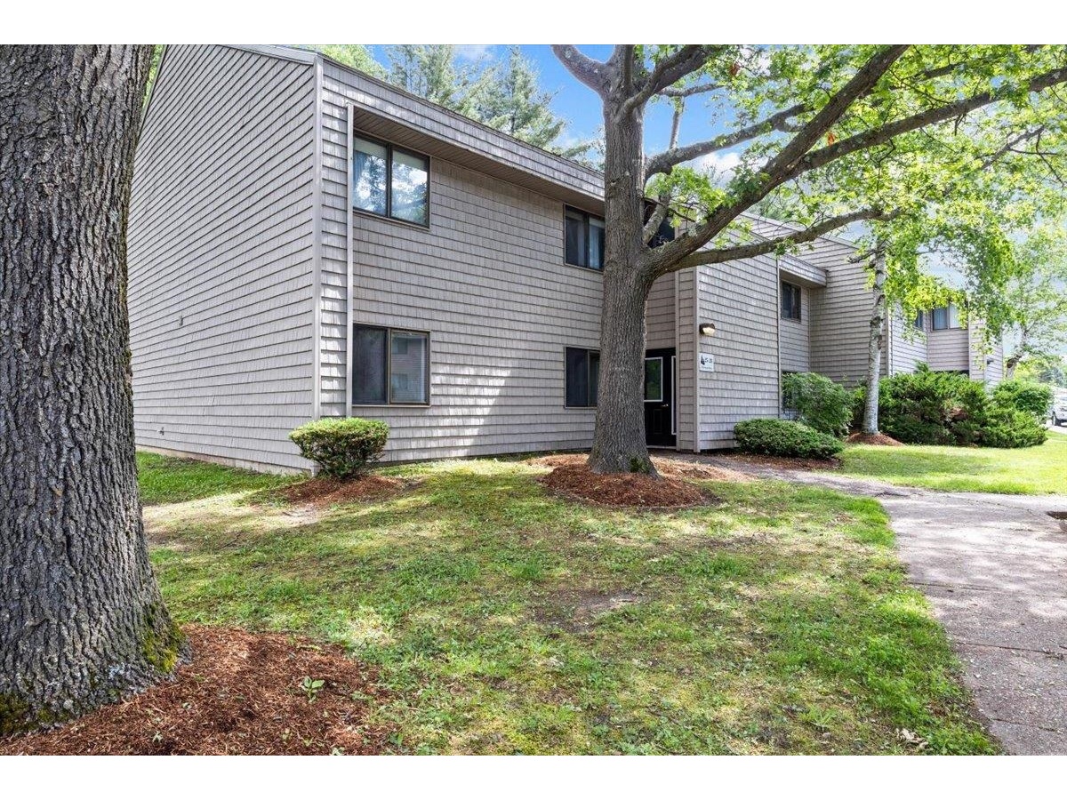 27 Hawthorne Circle, South Burlington