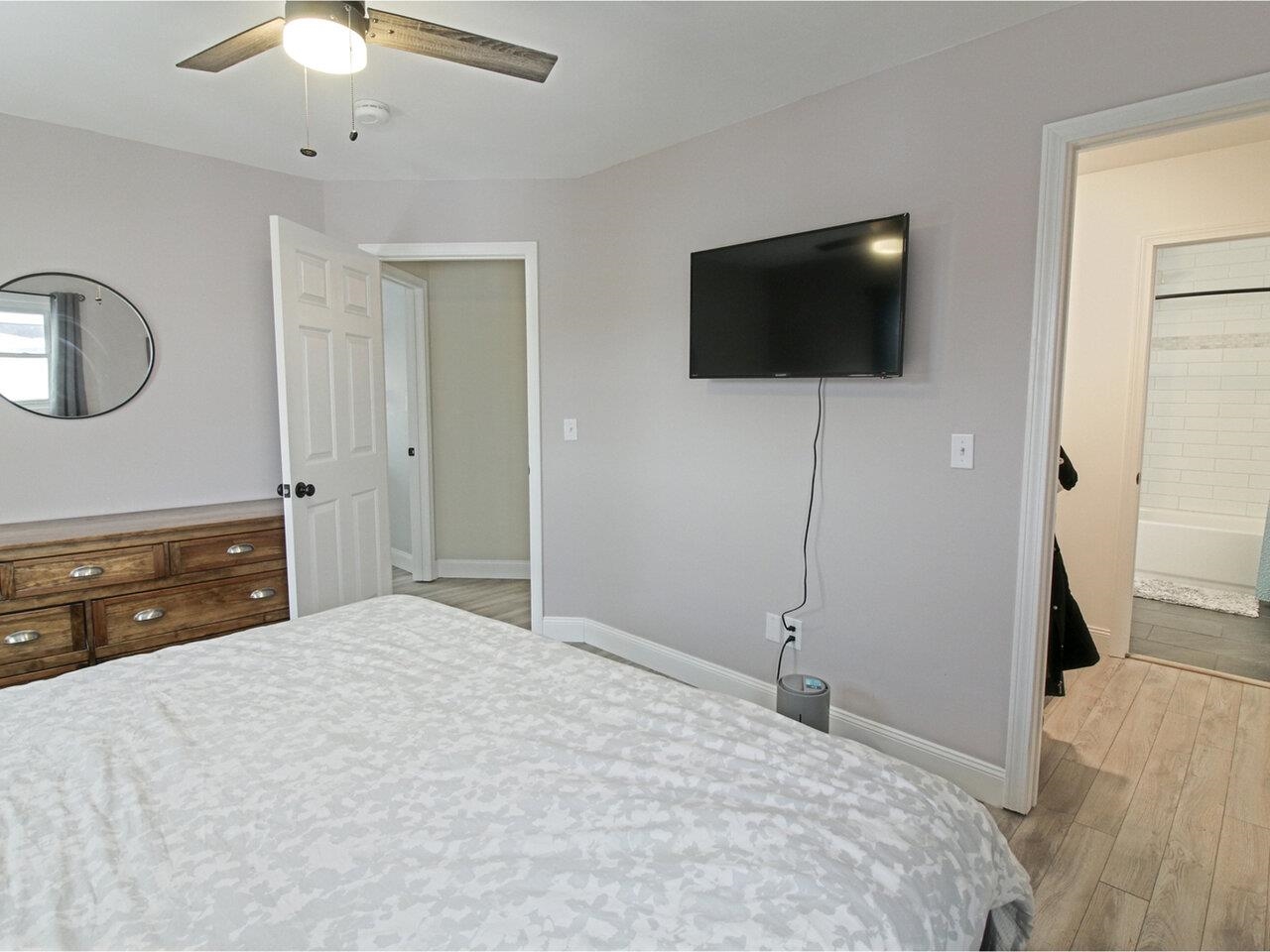 With Walk-in Closet