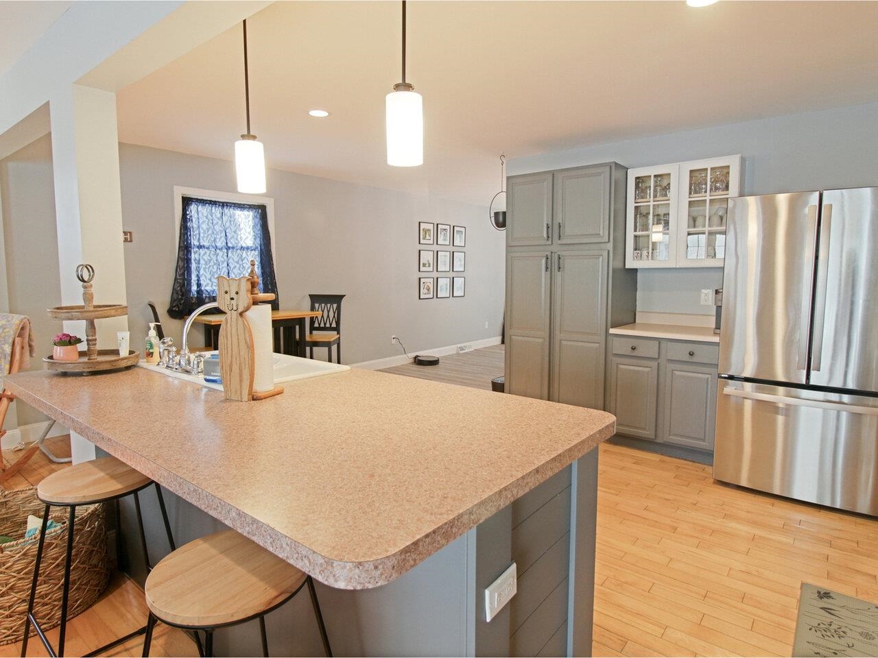 Plus Breakfast Bar Island