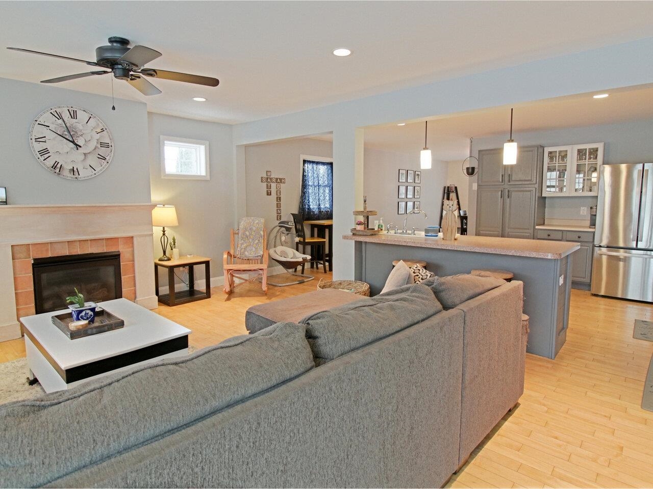 With Gas Fireplace