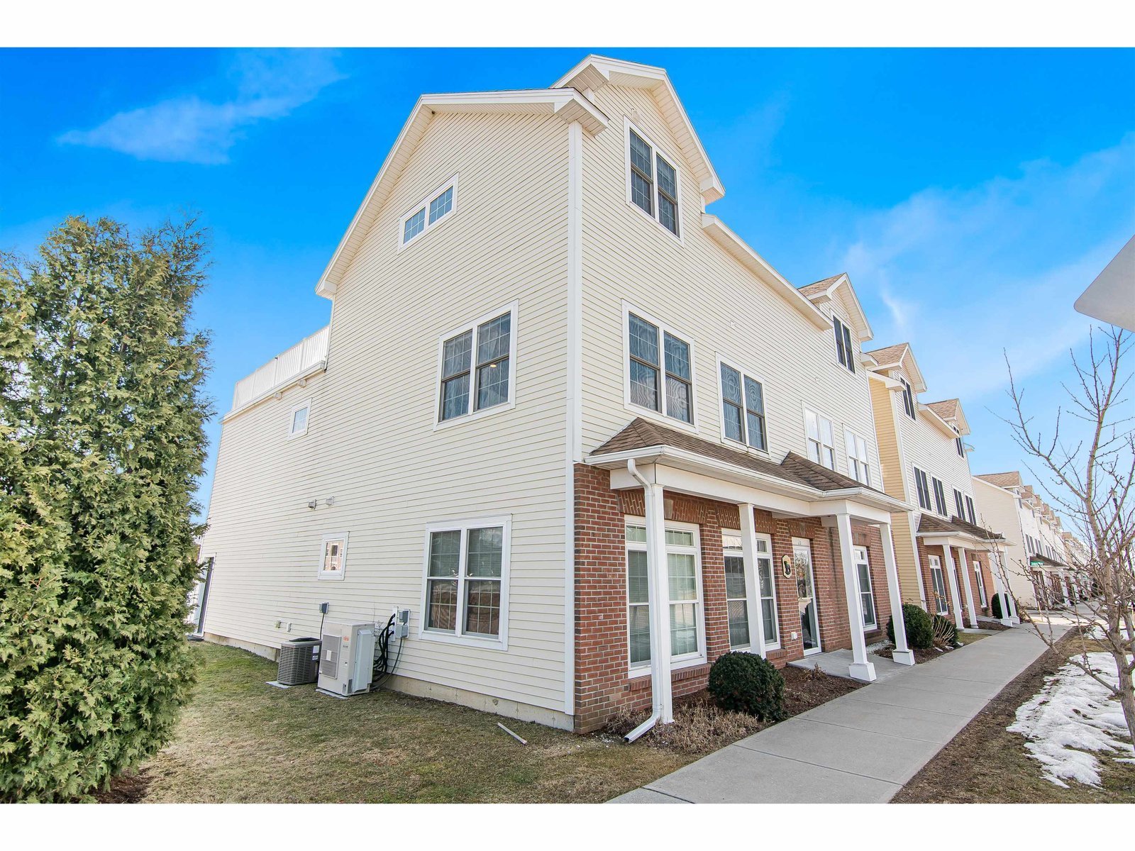 27 Jakes Way
