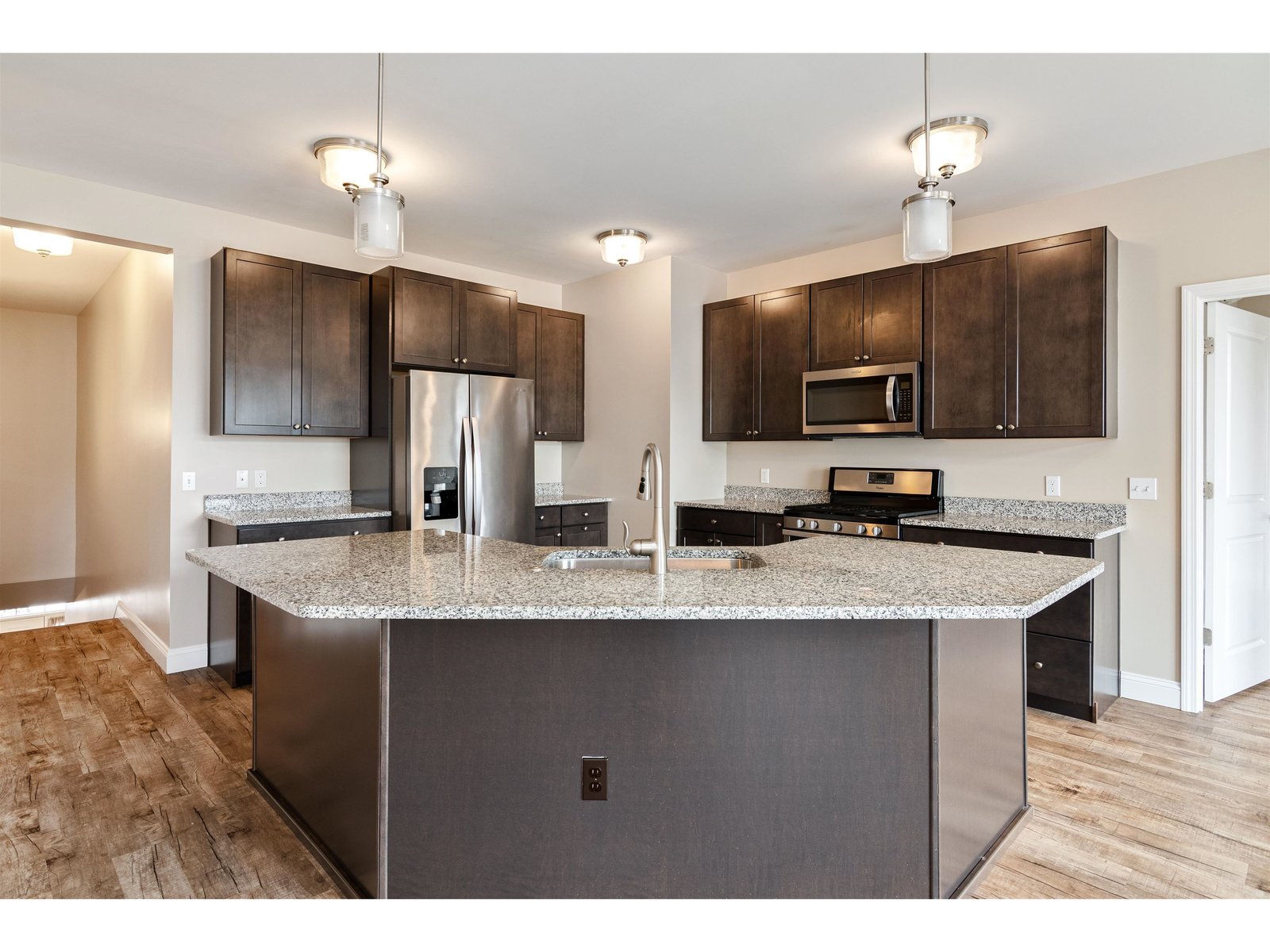 27 Kettlepond Lane, Unit 8
