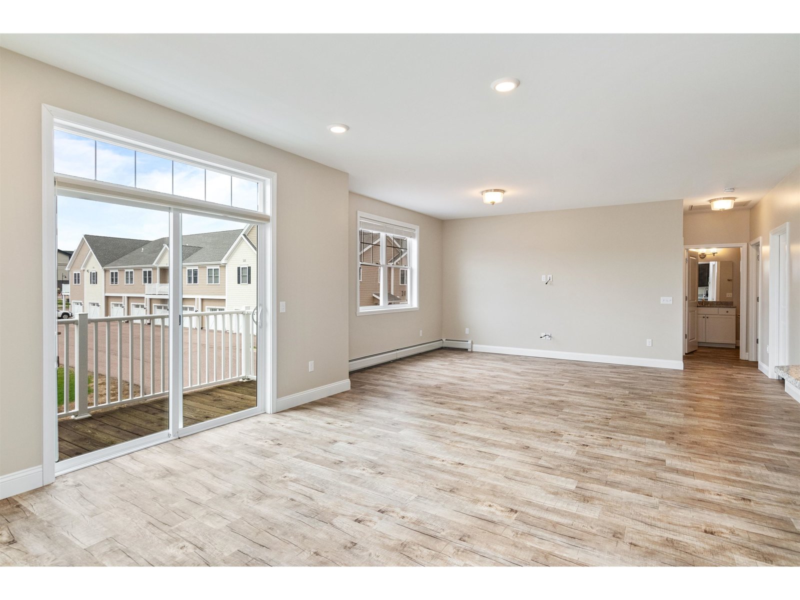 27 Kettlepond Lane, Unit 8