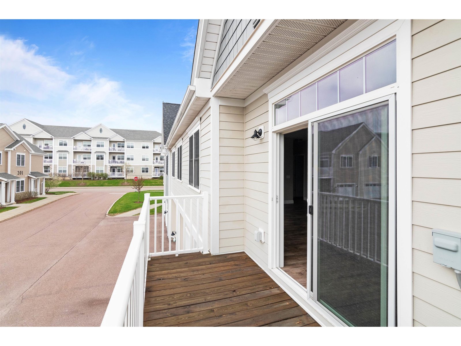 27 Kettlepond Lane, Unit 8