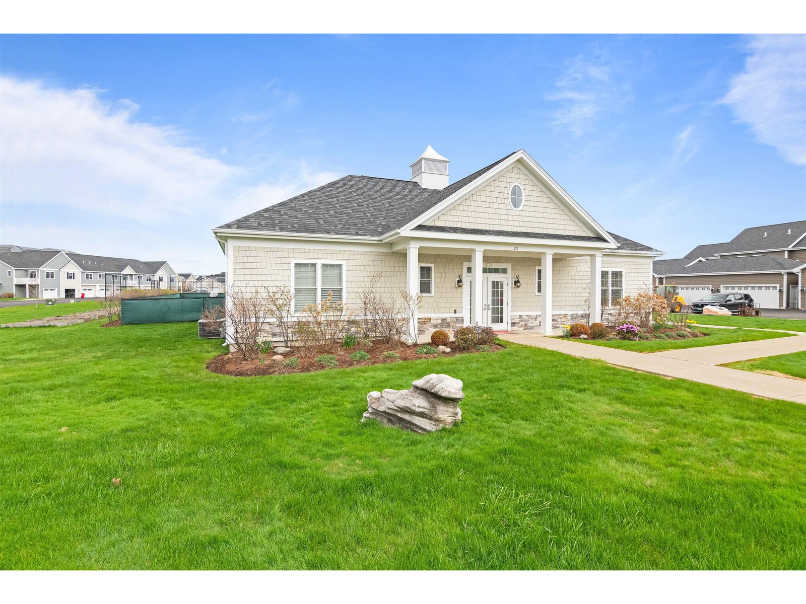 27 Kettlepond Lane, Unit 8