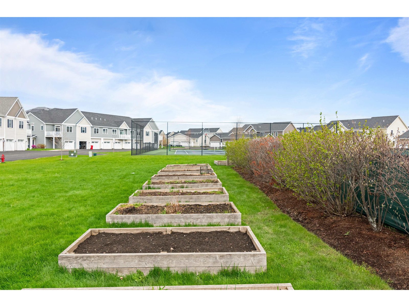 27 Kettlepond Lane, Unit 8