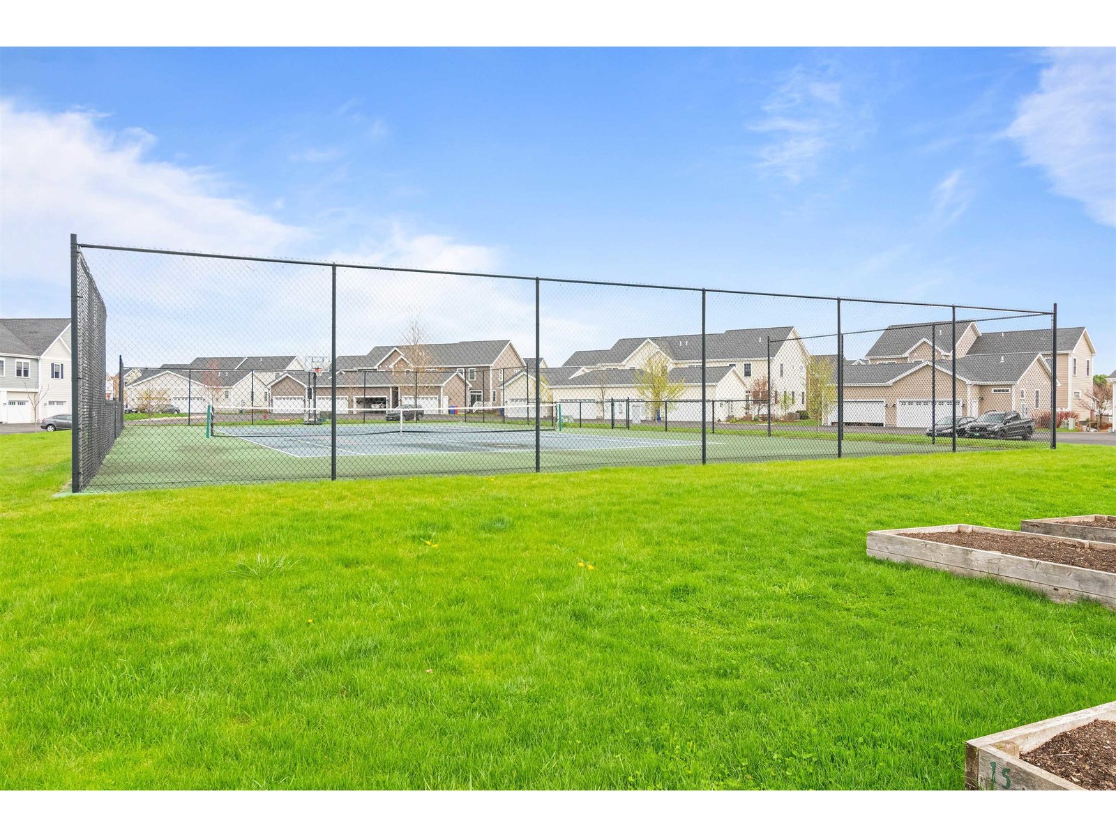 27 Kettlepond Lane, Unit 8