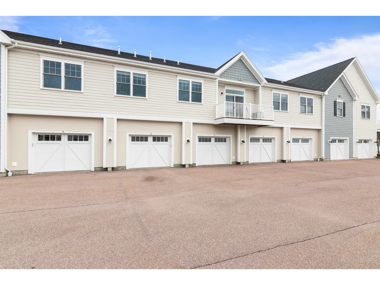 27 Kettlepond Lane, Unit 8
