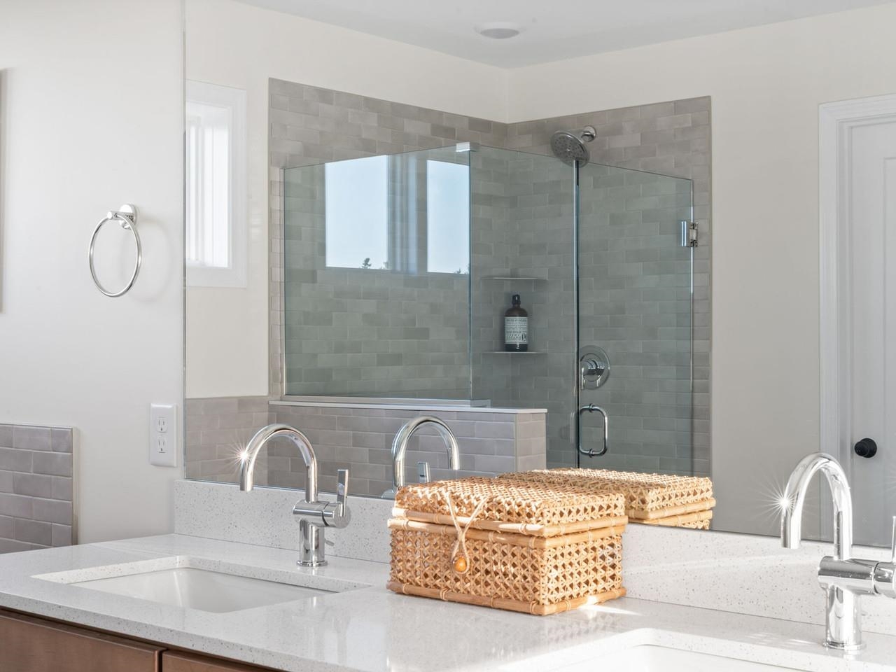 Primary 5-Piece En Suite Bath