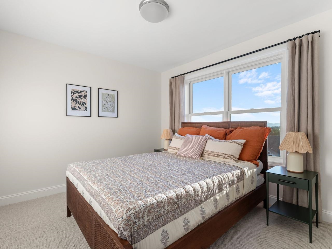 Sunny Guest Rooms