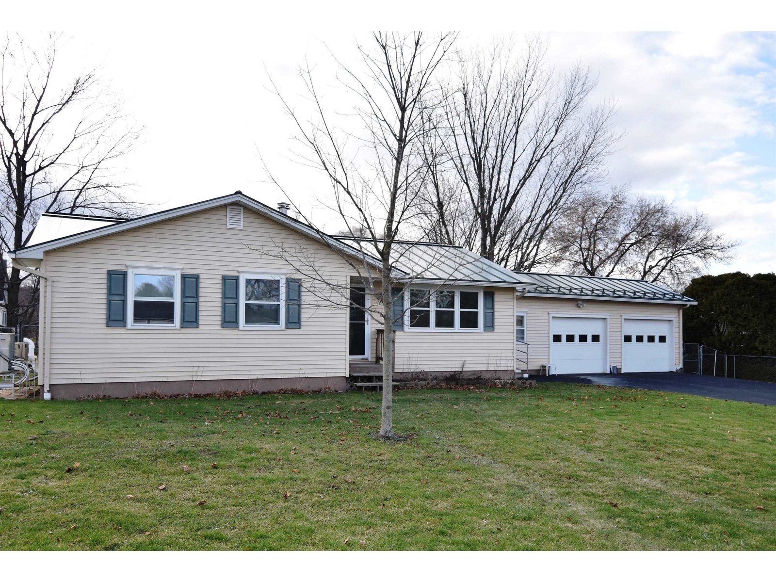 27 Maple Manor