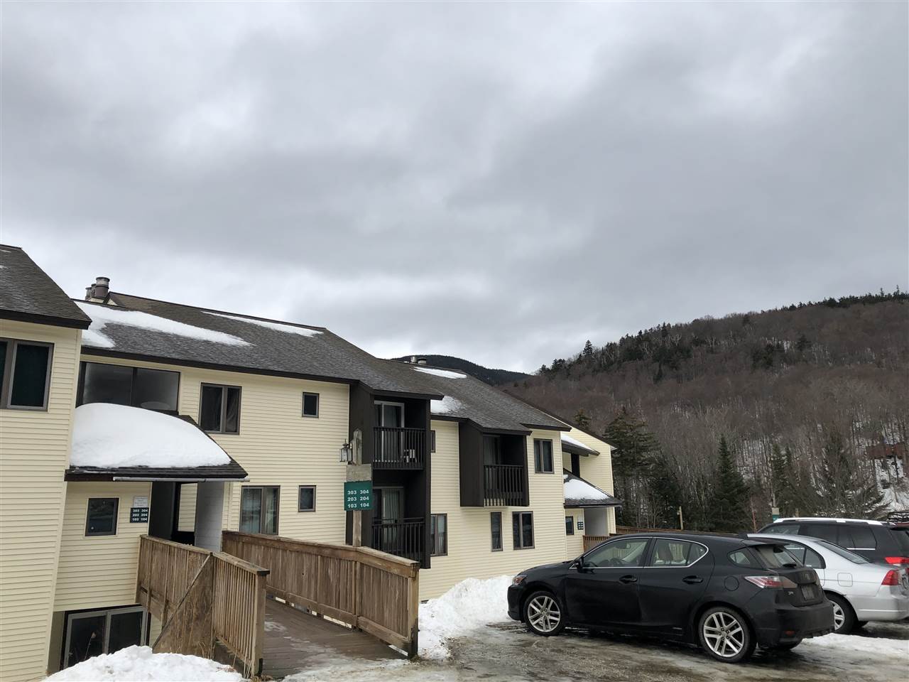 27 Nature Trail Road, Unit 203