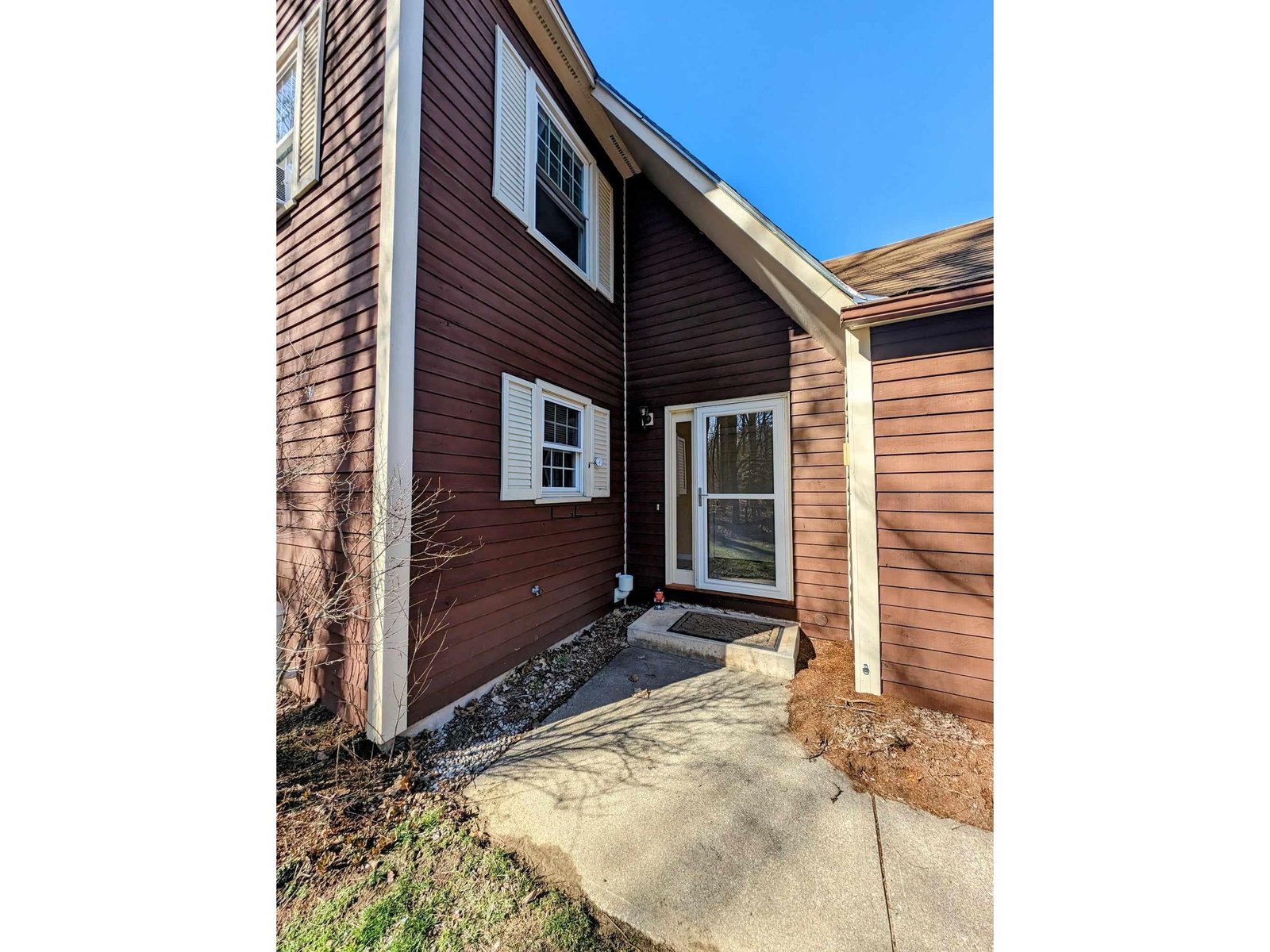 27 Woodbine by the Lake, Unit 1