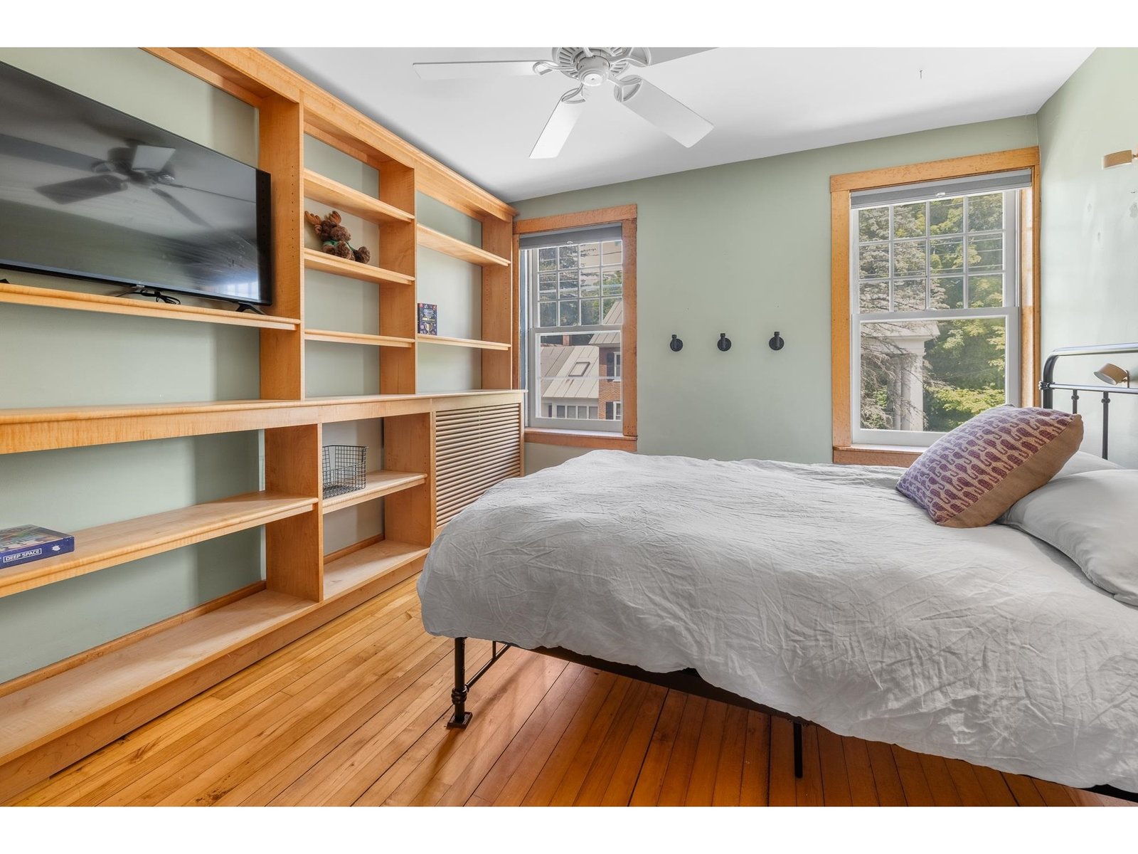 2706 East Woodstock Road