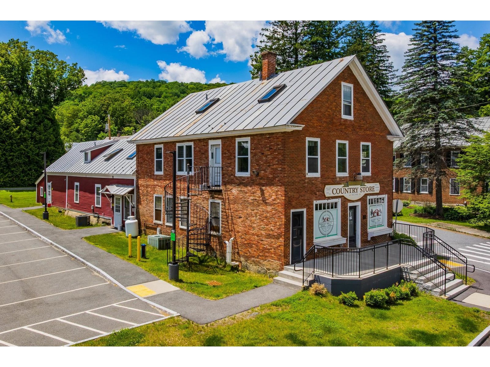 2706 East Woodstock Road