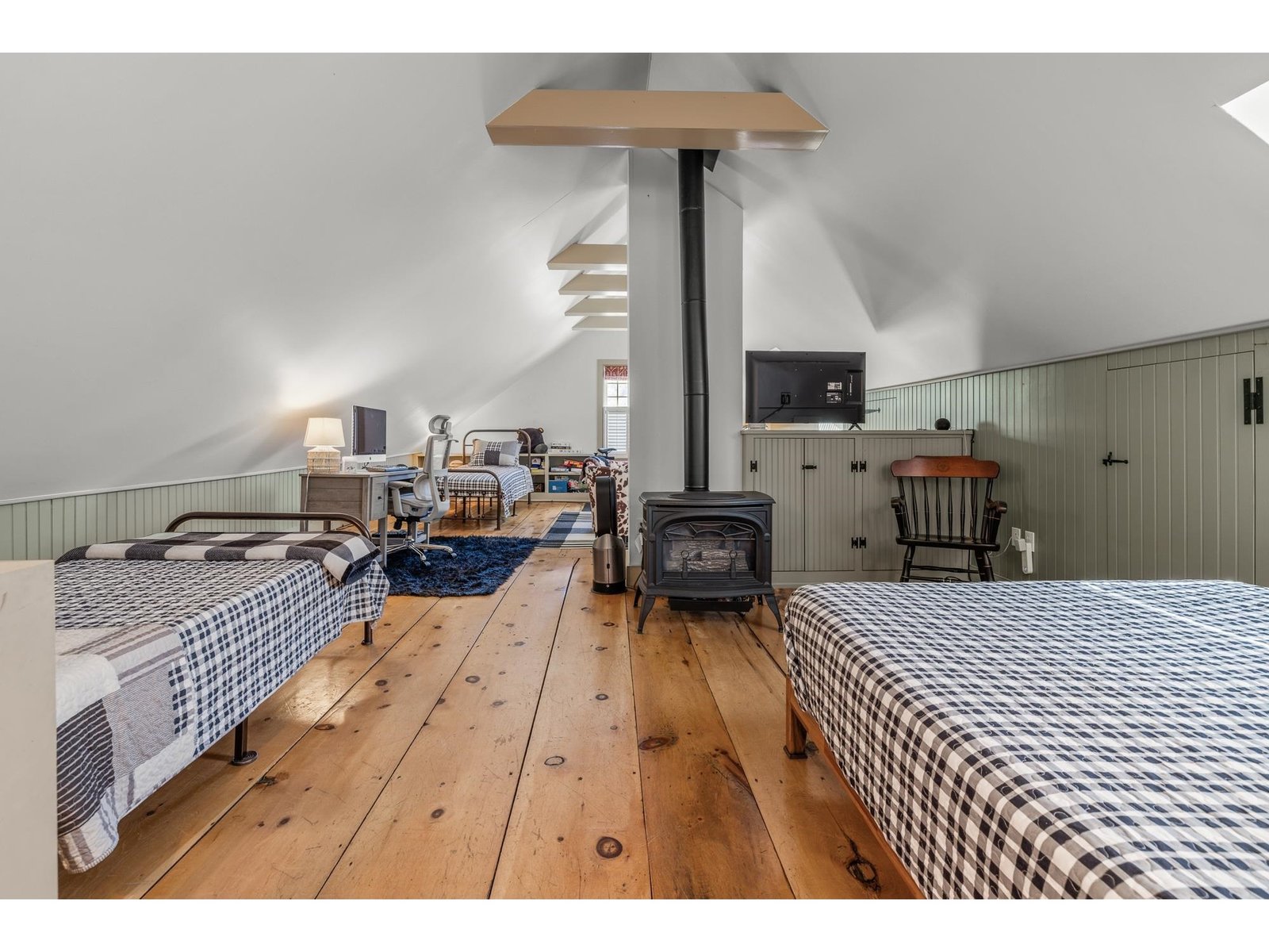 2706 East Woodstock Road