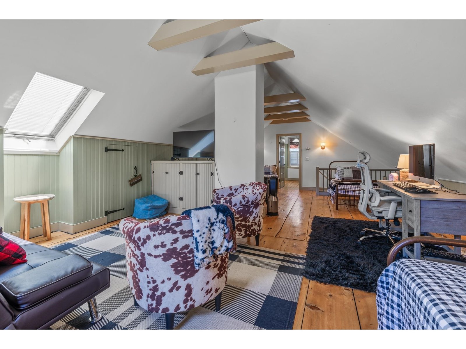 2706 East Woodstock Road